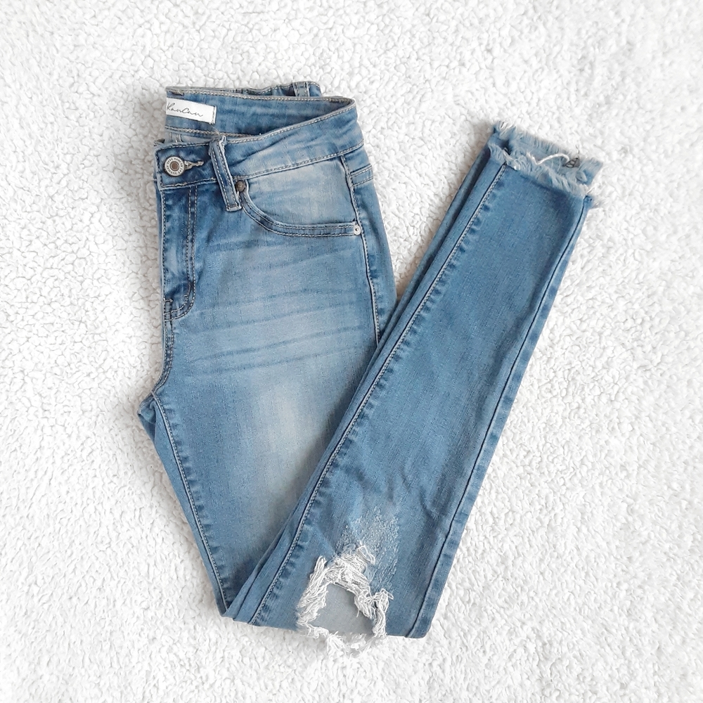 KANCAN Lightwash Mid Rise Distressed Skinny Jeans Size 3 / 25